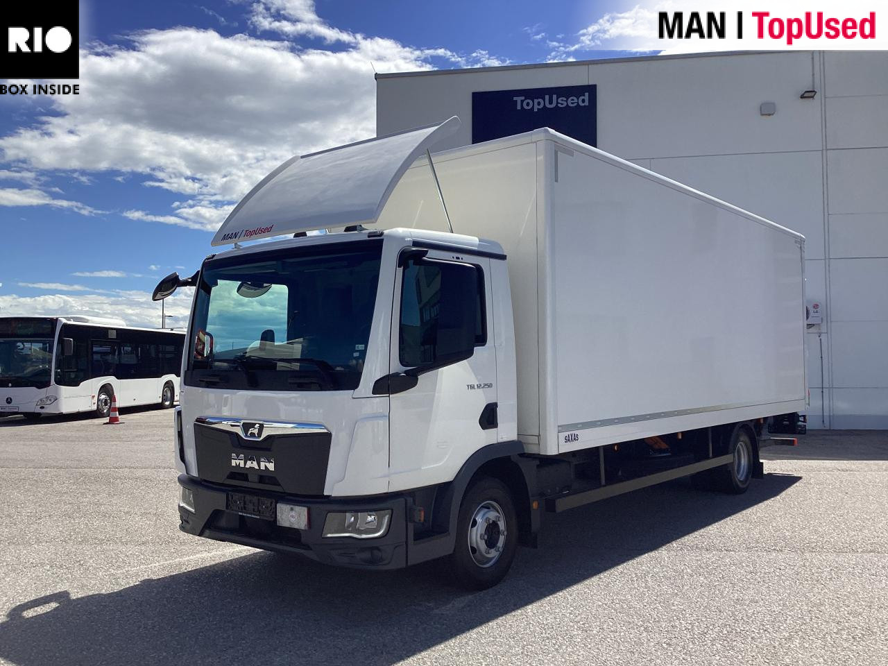 MAN TGL 12.250 4x2 BL CH - Dobozos felépítményű teherautó: 1 kép. MAN TGL 12.250 4x2 BL CH - Dobozos felépítményű teherautó: 1 kép.