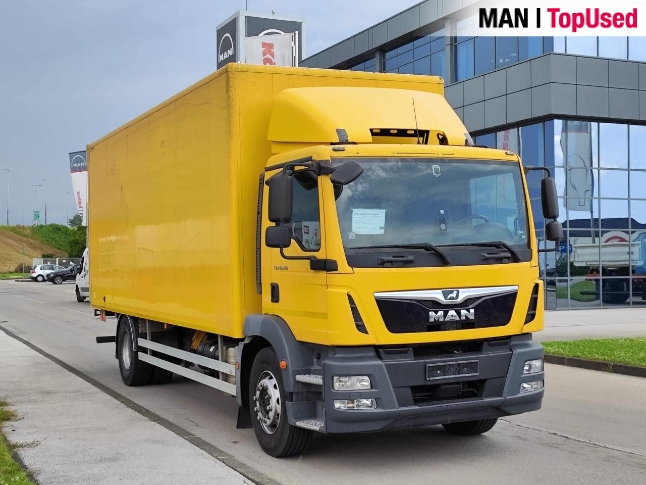 MAN TGM 18.290 4X2 BL - Dobozos felépítményű teherautó: 1 kép. MAN TGM 18.290 4X2 BL - Dobozos felépítményű teherautó: 1 kép.