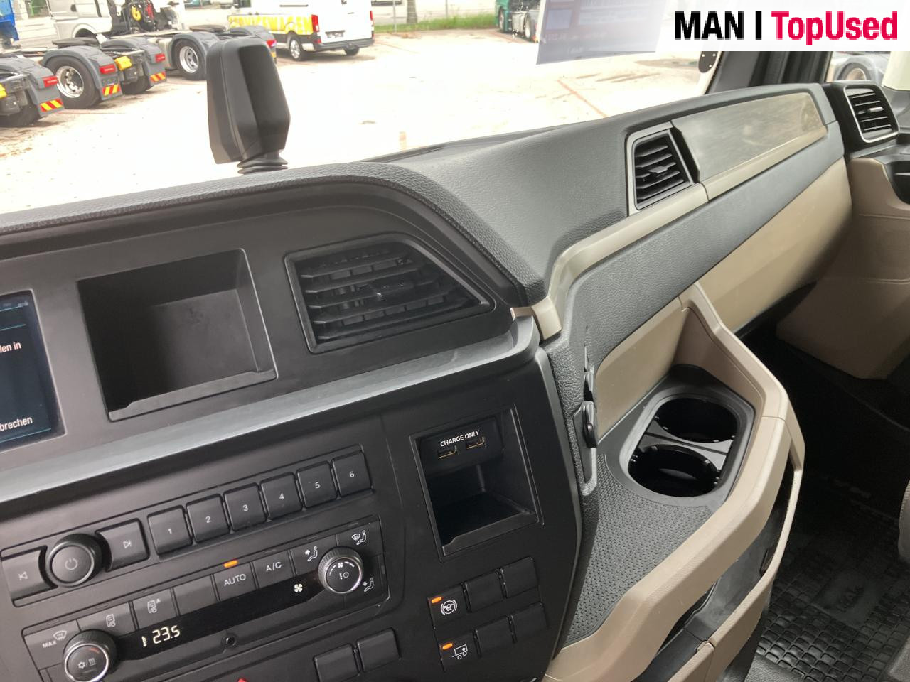 MAN TGX 18.470 4x2 BL SA - Nyergesvontató: 3 kép. MAN TGX 18.470 4x2 BL SA - Nyergesvontató: 3 kép.