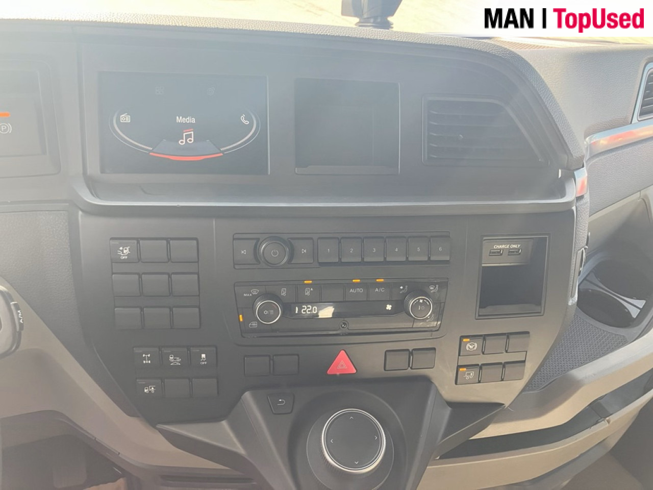 MAN TGX 18.470 4x2 BL SA - Nyergesvontató: 3 kép. MAN TGX 18.470 4x2 BL SA - Nyergesvontató: 3 kép.