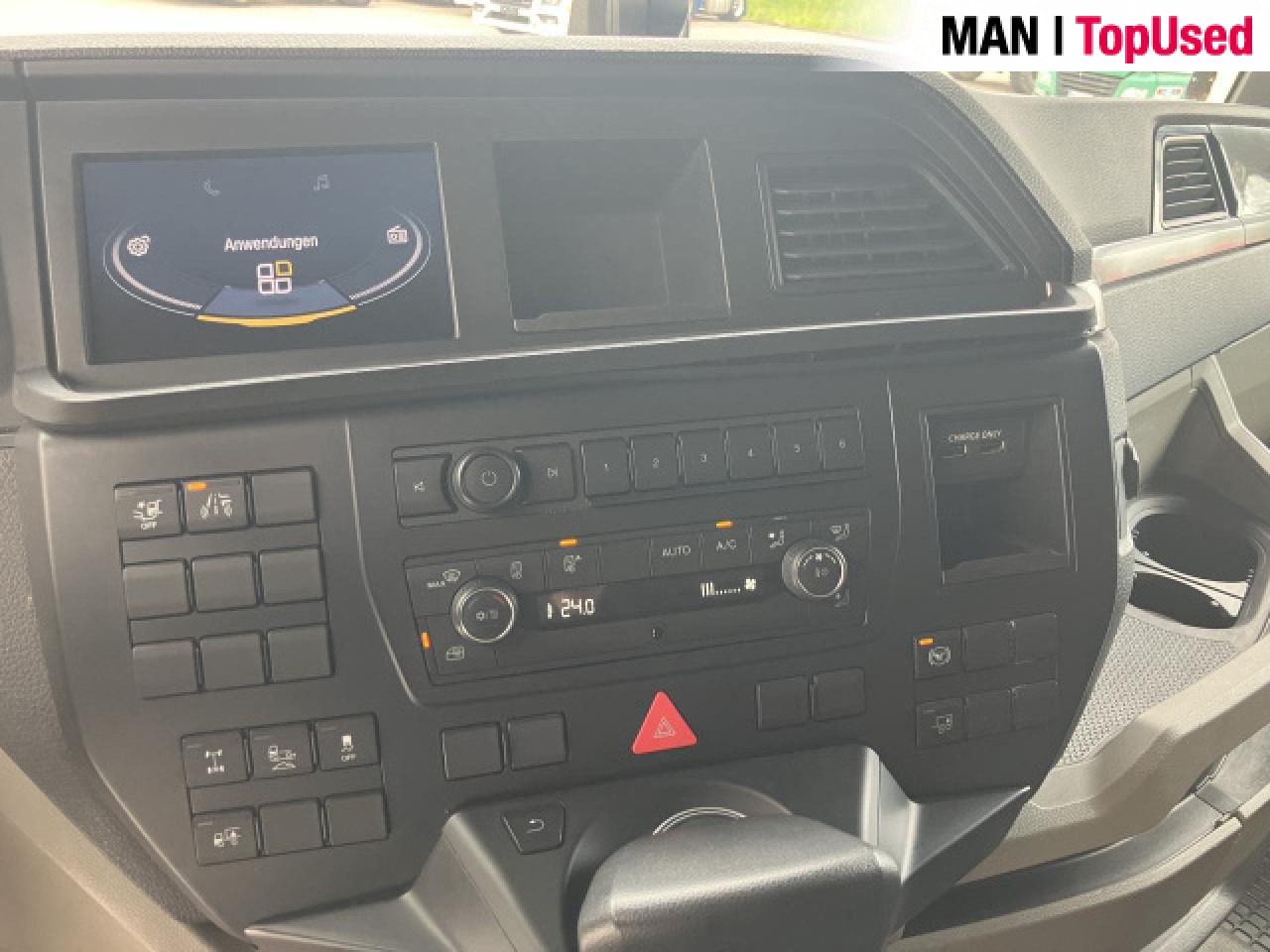 MAN TGX 18.470 4x2 BL SA - Nyergesvontató: 3 kép. MAN TGX 18.470 4x2 BL SA - Nyergesvontató: 3 kép.