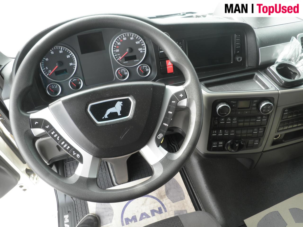 MAN TGX 18.510 4X2 LLS-U - Nyergesvontató: 2 kép. MAN TGX 18.510 4X2 LLS-U - Nyergesvontató: 2 kép.