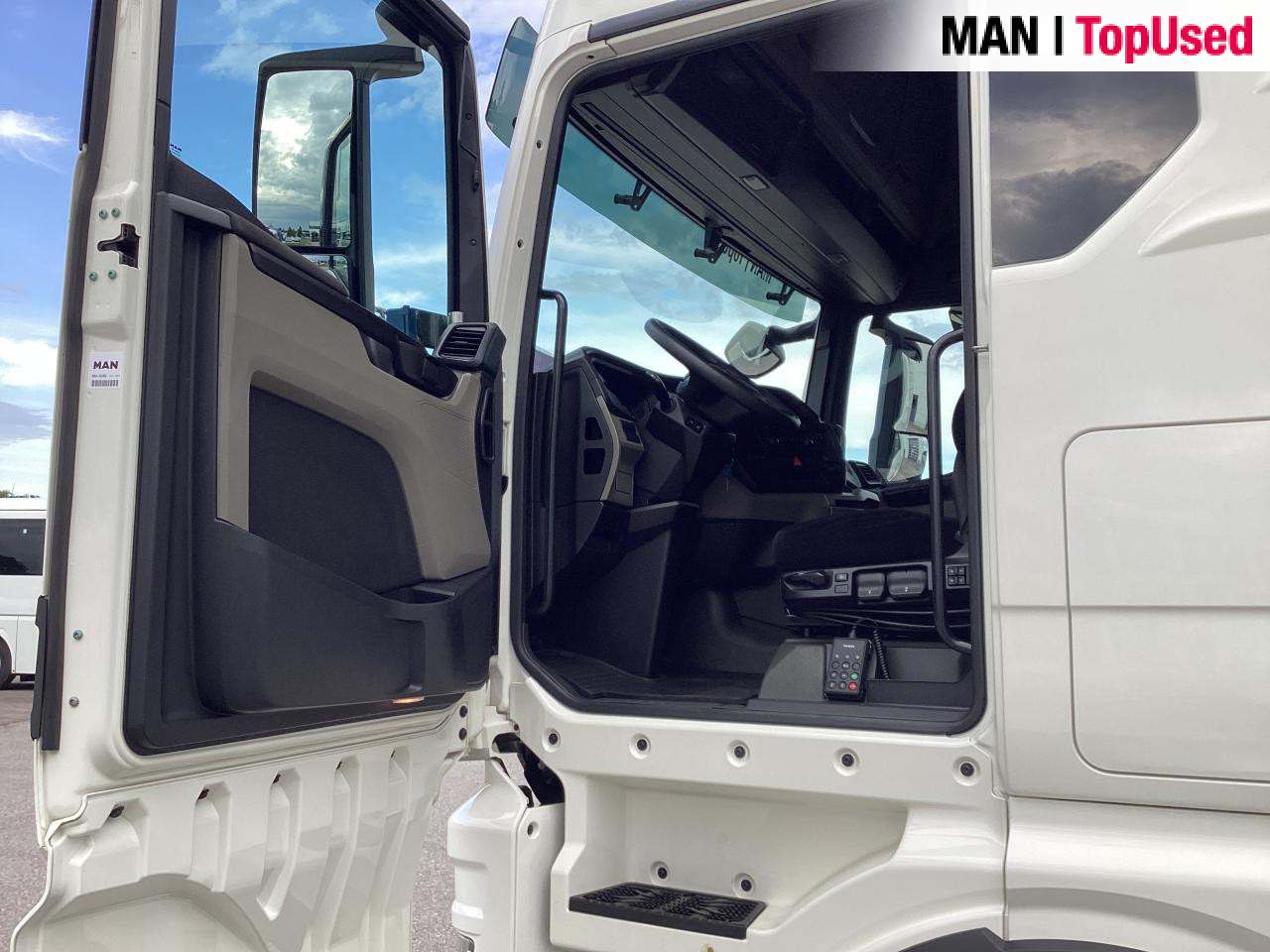 MAN TGX 18.510 4x2 BL SA - Nyergesvontató: 2 kép. MAN TGX 18.510 4x2 BL SA - Nyergesvontató: 2 kép.