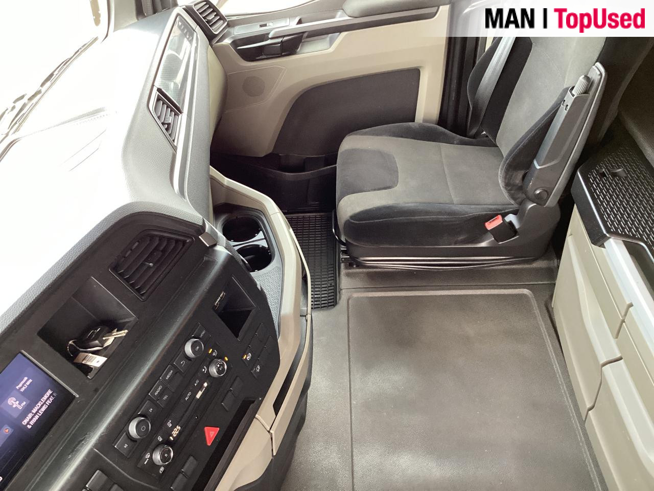 MAN TGX 18.510 4x2 BL SA - Nyergesvontató: 3 kép. MAN TGX 18.510 4x2 BL SA - Nyergesvontató: 3 kép.