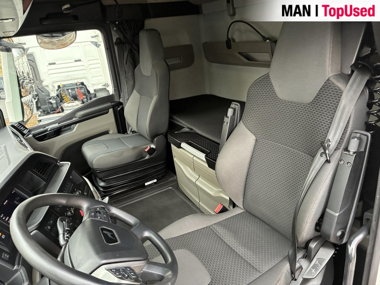 MAN TGX 18.510 4x2 LL SA - Nyergesvontató: 3 kép. MAN TGX 18.510 4x2 LL SA - Nyergesvontató: 3 kép.