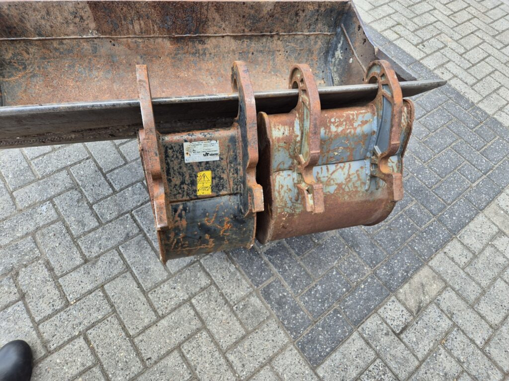 Minikotró AIRMANN AX33U mididigger: 13 kép.