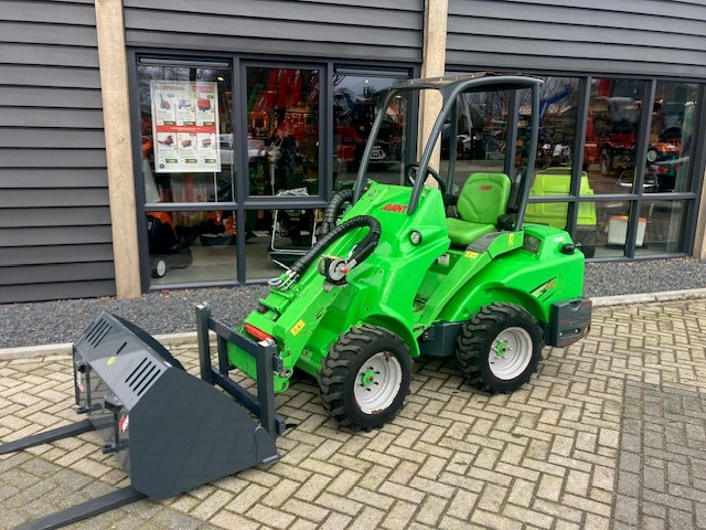 AVANT 420 loader - Derékcsuklós rakodó: 1 kép. AVANT 420 loader - Derékcsuklós rakodó: 1 kép.