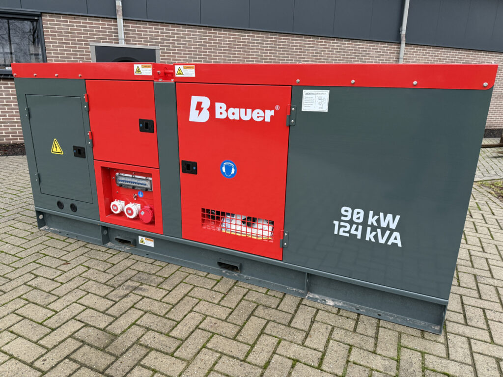 BAUER 124 KVA - Áramfejlesztő: 2 kép. BAUER 124 KVA - Áramfejlesztő: 2 kép.