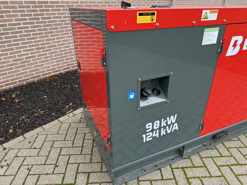 BAUER 124 KVA - Áramfejlesztő: 3 kép. BAUER 124 KVA - Áramfejlesztő: 3 kép.