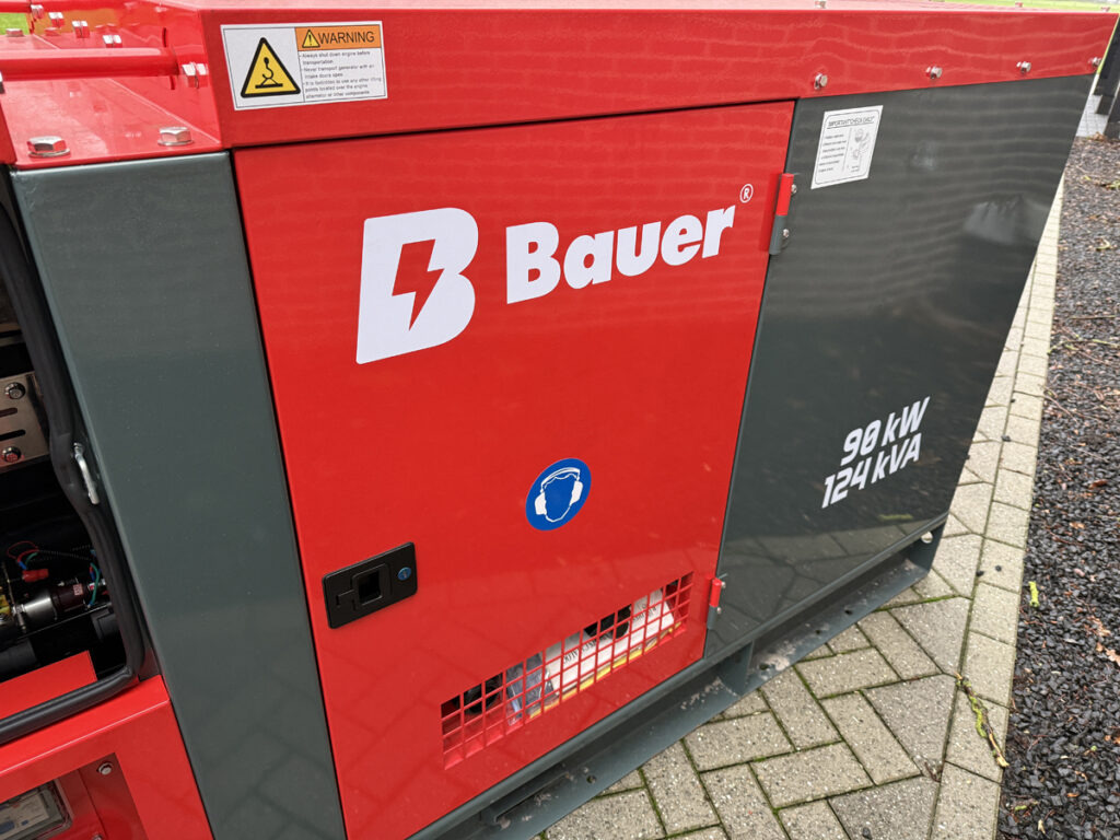 BAUER 124 KVA - Áramfejlesztő: 4 kép. BAUER 124 KVA - Áramfejlesztő: 4 kép.