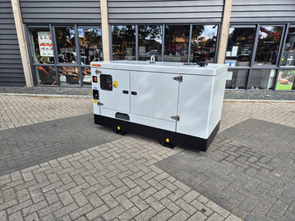 BRINKMAN & NIEMEIJER 17.5 KVA - Áramfejlesztő: 3 kép. BRINKMAN & NIEMEIJER 17.5 KVA - Áramfejlesztő: 3 kép.