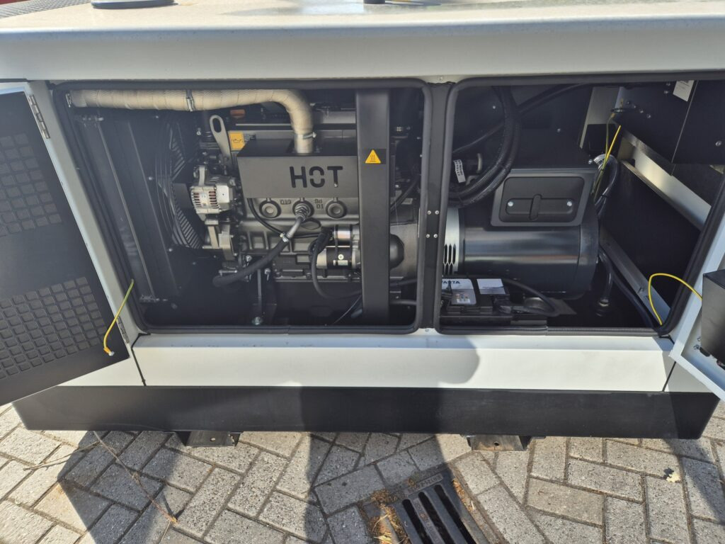 BRINKMAN & NIEMEIJER diesel generator - Áramfejlesztő: 5 kép. BRINKMAN & NIEMEIJER diesel generator - Áramfejlesztő: 5 kép.