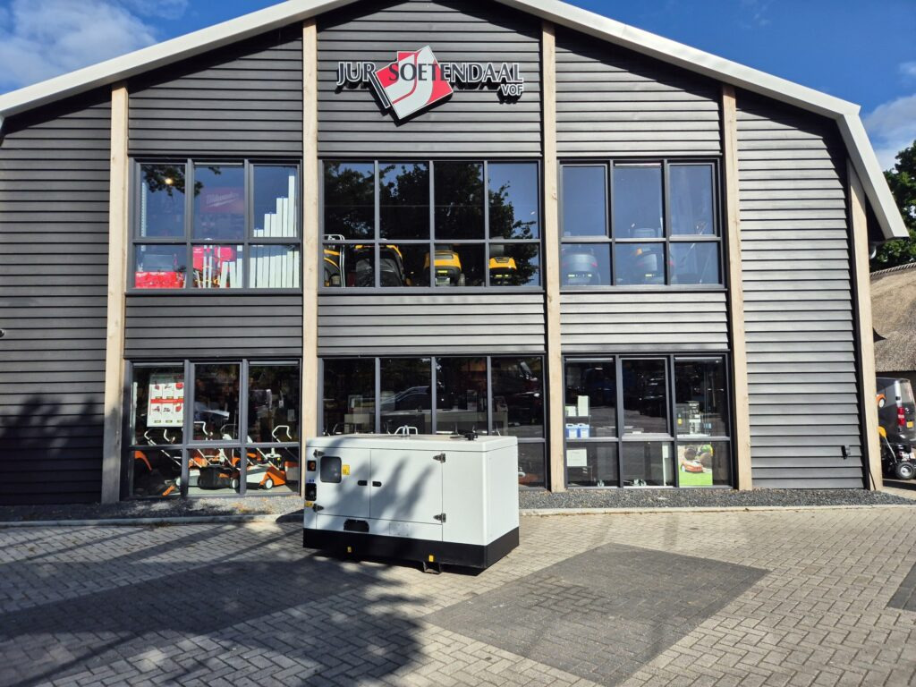 BRINKMAN & NIEMEIJER diesel generator - Áramfejlesztő: 2 kép. BRINKMAN & NIEMEIJER diesel generator - Áramfejlesztő: 2 kép.