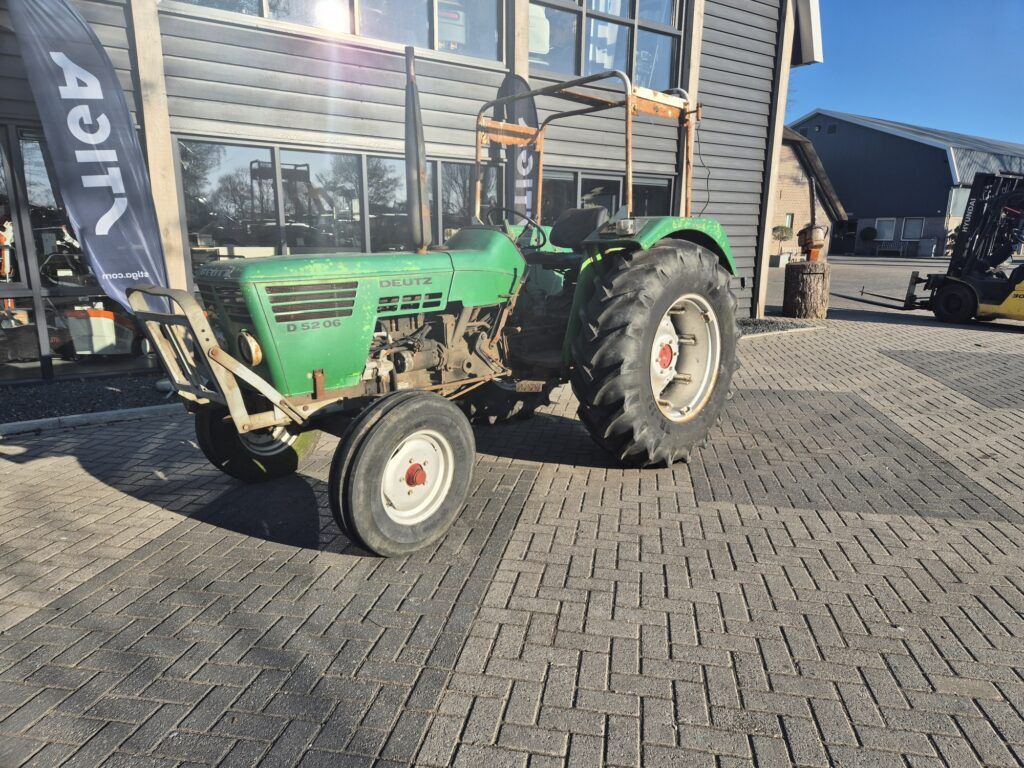DEUTZ D5206 - Traktor: 2 kép. DEUTZ D5206 - Traktor: 2 kép.