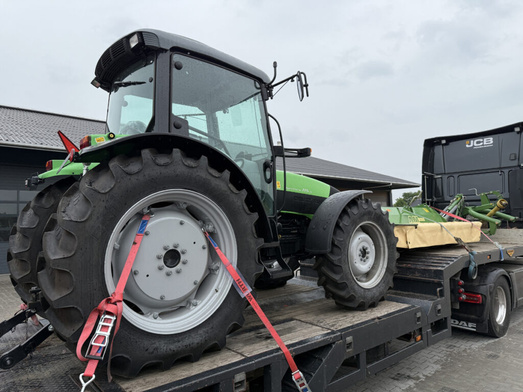 DEUTZ FAHR Agrofarm 115G - Traktor: 3 kép. DEUTZ FAHR Agrofarm 115G - Traktor: 3 kép.