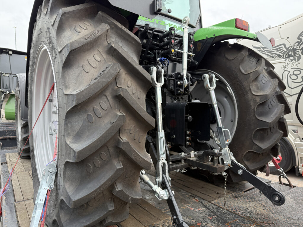 DEUTZ FAHR Agrofarm 115G - Traktor: 2 kép. DEUTZ FAHR Agrofarm 115G - Traktor: 2 kép.