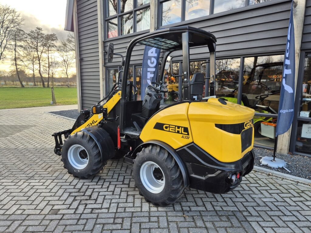 GEHL AL330 loader - Derékcsuklós rakodó: 3 kép. GEHL AL330 loader - Derékcsuklós rakodó: 3 kép.