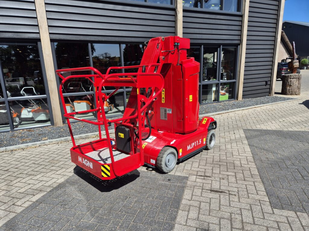 MAGNI MJP 11.5 - Emelő: 2 kép. MAGNI MJP 11.5 - Emelő: 2 kép.