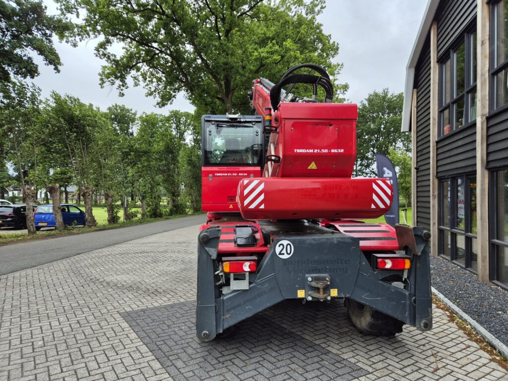 MAGNI RTH 5.21 – D/D - Teleszkópos rakodó: 4 kép. MAGNI RTH 5.21 – D/D - Teleszkópos rakodó: 4 kép.