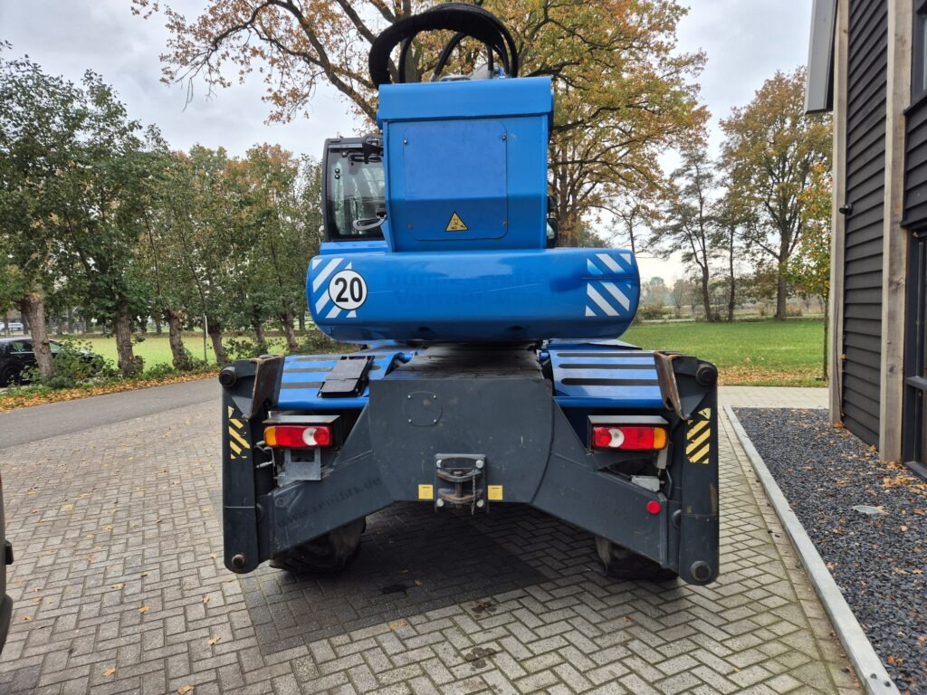 MAGNI RTH 5.21 - Teleszkópos rakodó: 4 kép. MAGNI RTH 5.21 - Teleszkópos rakodó: 4 kép.