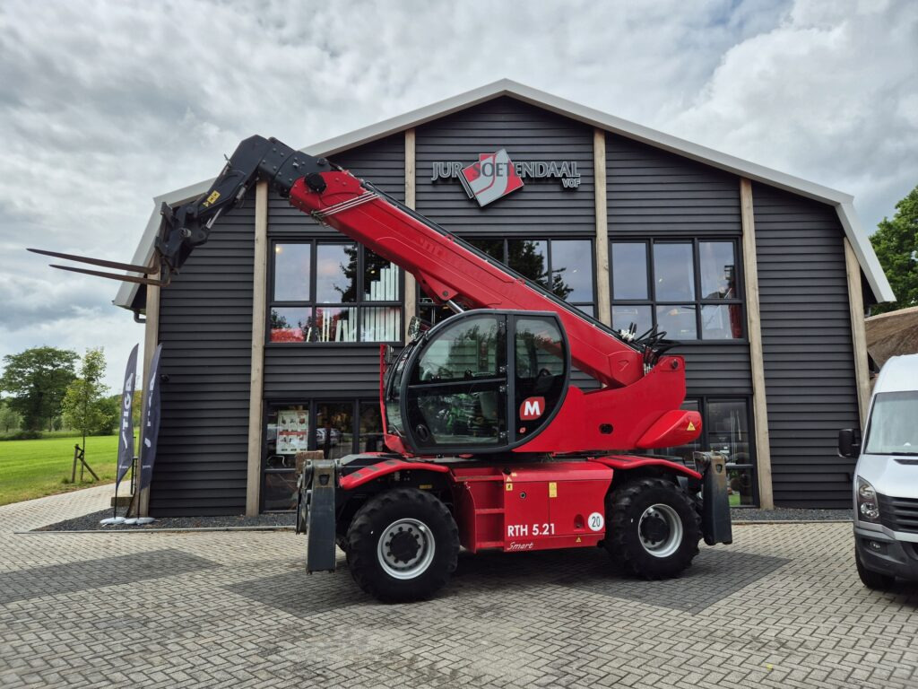 MAGNI RTH 5.21 Smart – D/C - Teleszkópos rakodó: 1 kép. MAGNI RTH 5.21 Smart – D/C - Teleszkópos rakodó: 1 kép.