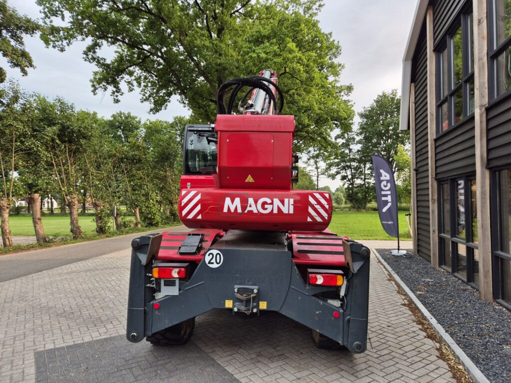 MAGNI RTH 5.21 Smart D/C - Teleszkópos rakodó: 4 kép. MAGNI RTH 5.21 Smart D/C - Teleszkópos rakodó: 4 kép.