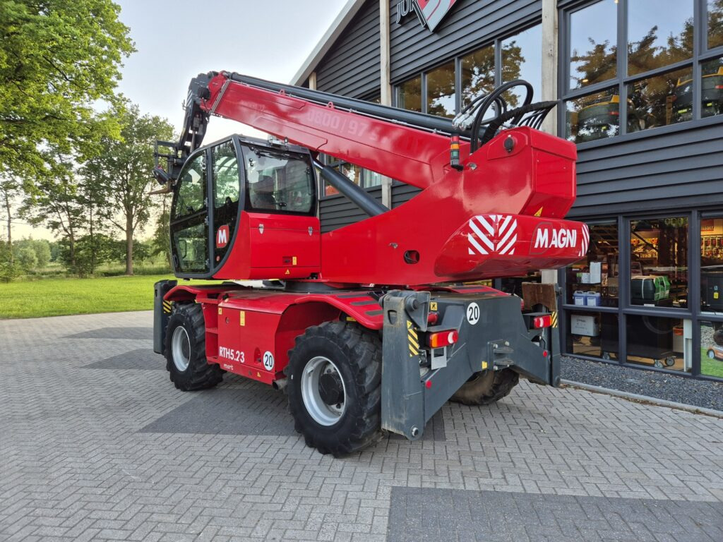 MAGNI RTH 5.23 Smart D/C - Teleszkópos rakodó: 3 kép. MAGNI RTH 5.23 Smart D/C - Teleszkópos rakodó: 3 kép.