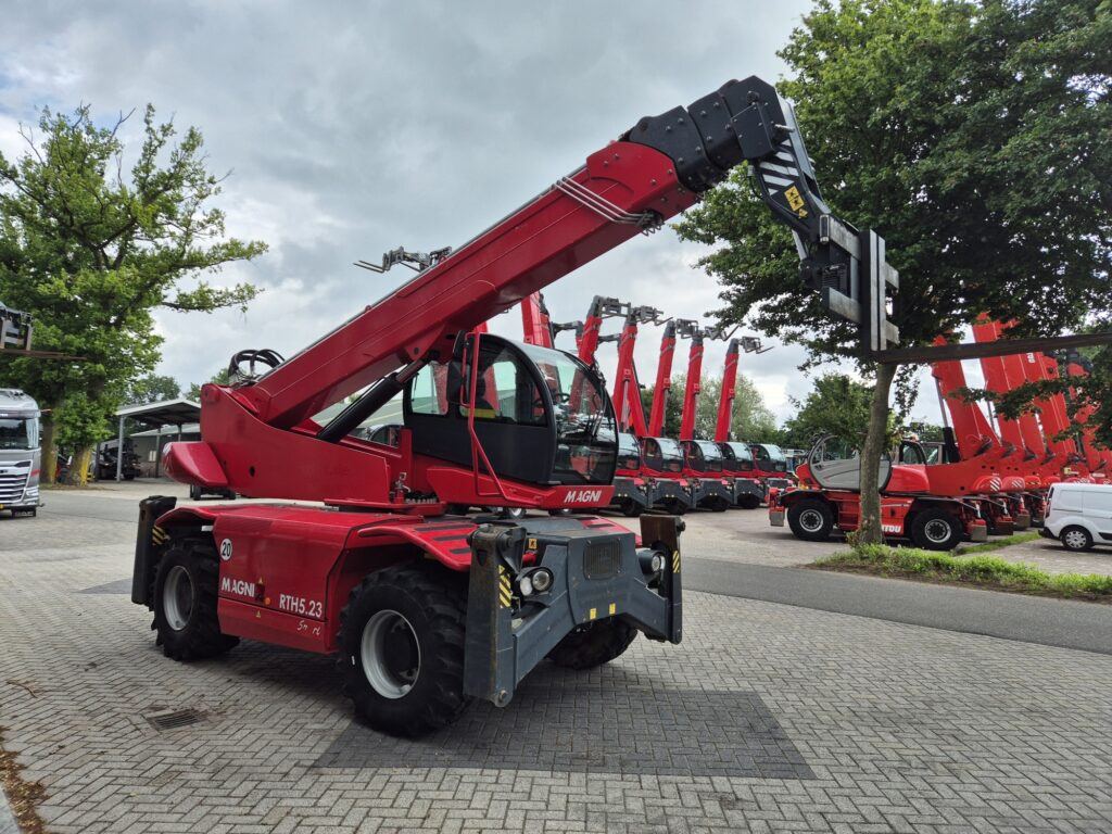 MAGNI RTH 5.23 Smart D/C - Teleszkópos rakodó: 5 kép. MAGNI RTH 5.23 Smart D/C - Teleszkópos rakodó: 5 kép.