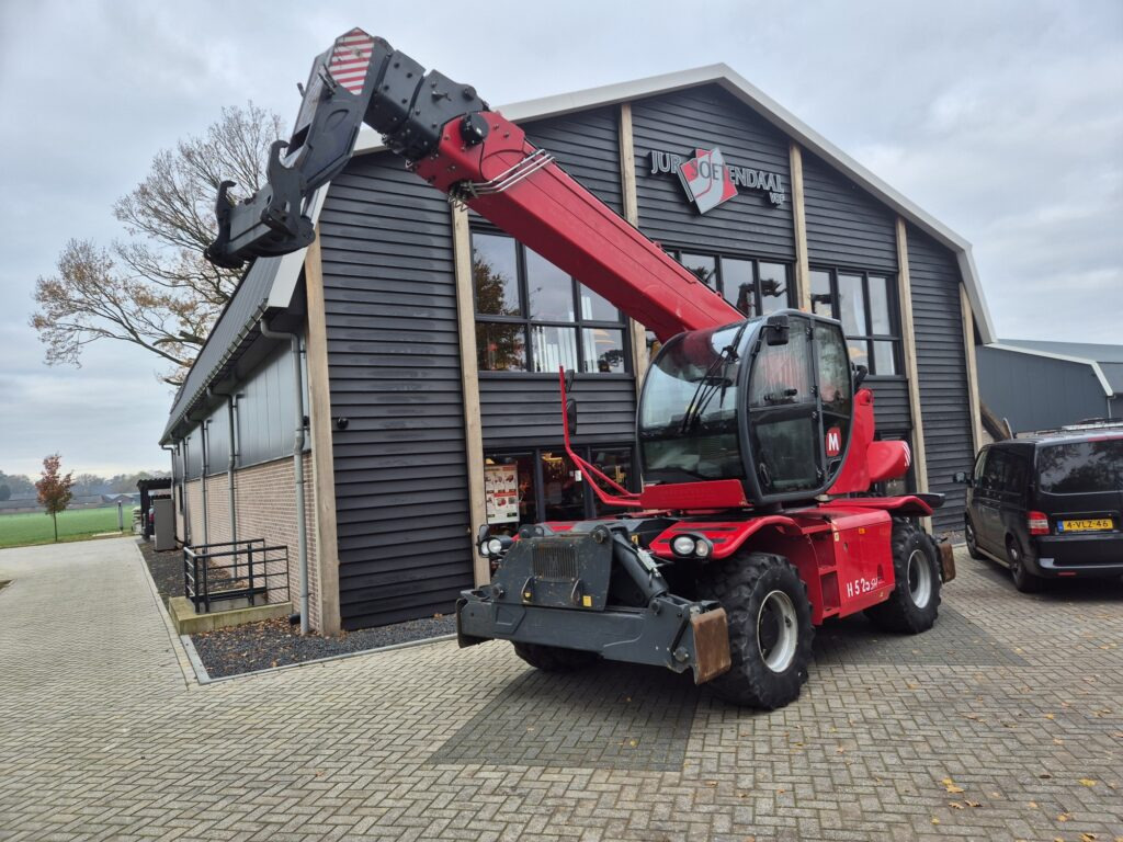 MAGNI RTH 5.25 SH - Teleszkópos rakodó: 2 kép. MAGNI RTH 5.25 SH - Teleszkópos rakodó: 2 kép.