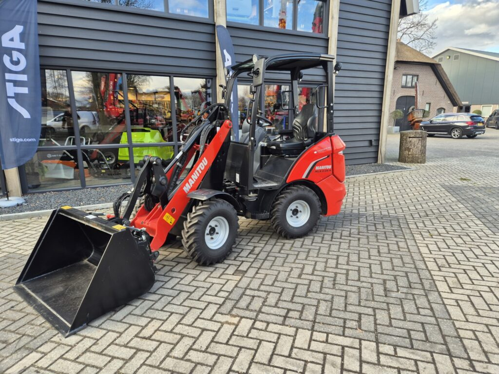 MANITOU MLA 2-25H miniloader - Derékcsuklós rakodó: 2 kép. MANITOU MLA 2-25H miniloader - Derékcsuklós rakodó: 2 kép.