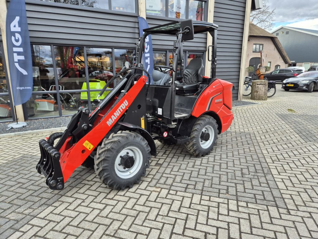 MANITOU MLA 3-25H miniloader - Derékcsuklós rakodó: 2 kép. MANITOU MLA 3-25H miniloader - Derékcsuklós rakodó: 2 kép.