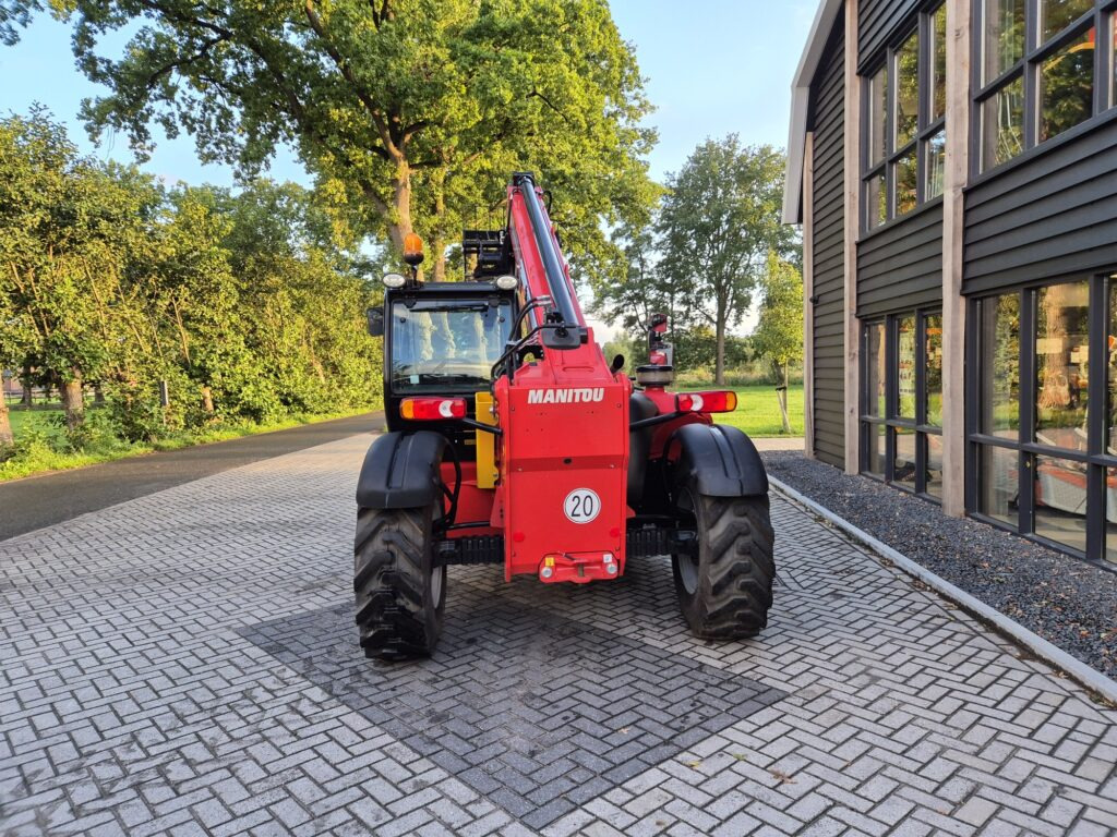 MANITOU MT 1033 easy - Teleszkópos rakodó: 4 kép. MANITOU MT 1033 easy - Teleszkópos rakodó: 4 kép.