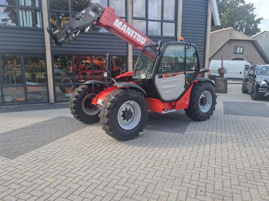 MANITOU MT 733 - Teleszkópos rakodó: 2 kép. MANITOU MT 733 - Teleszkópos rakodó: 2 kép.