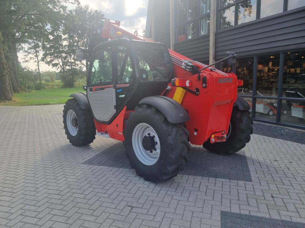 MANITOU MT 733 - Teleszkópos rakodó: 4 kép. MANITOU MT 733 - Teleszkópos rakodó: 4 kép.
