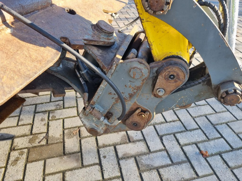 Gumikerekes kotró NEUSON 9503: 13 kép.
