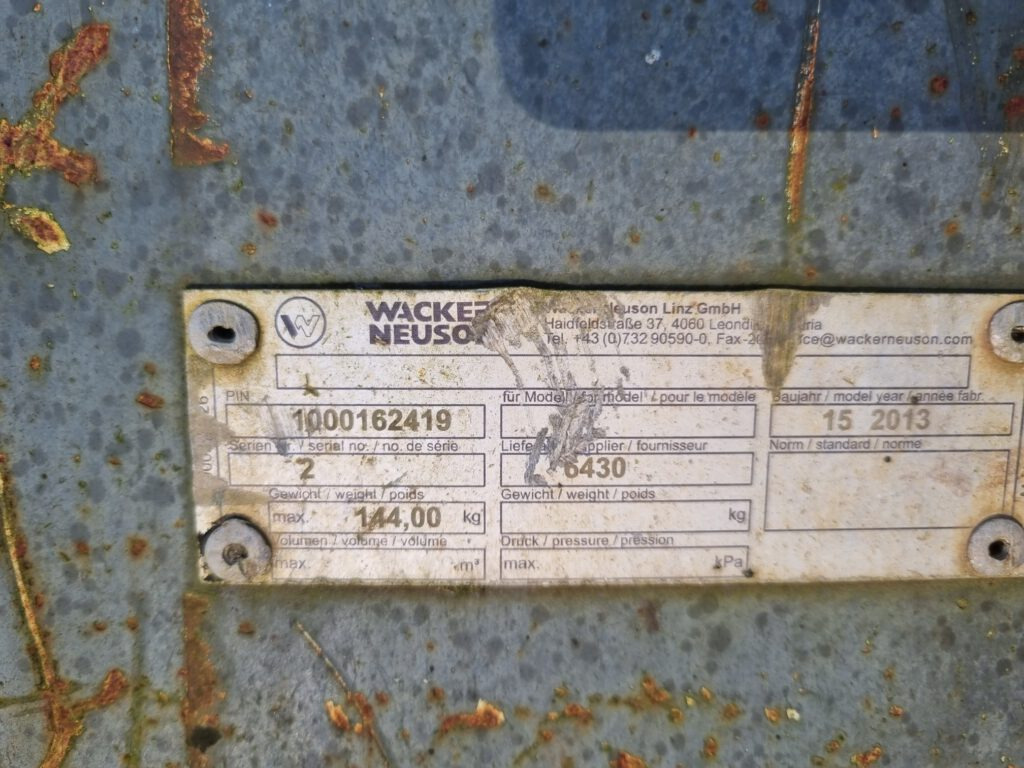 Gumikerekes kotró NEUSON 9503: 17 kép.