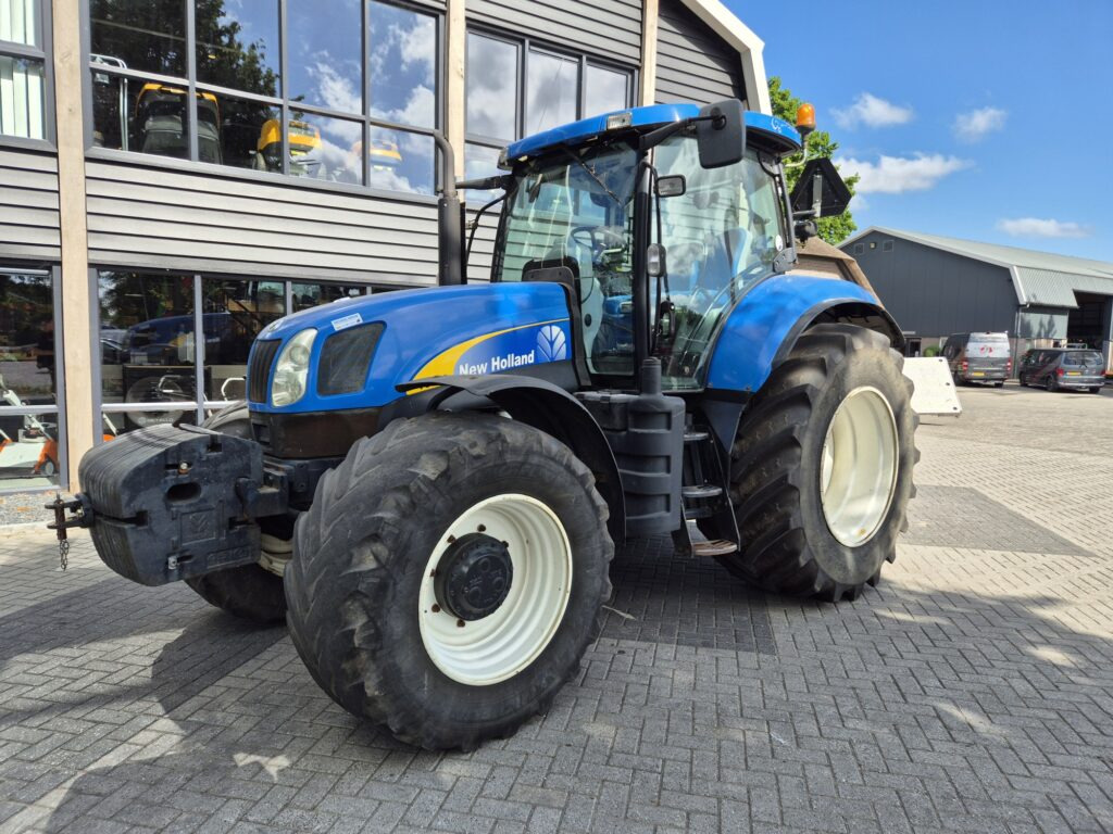 NEW HOLLAND T6080 - Traktor: 2 kép. NEW HOLLAND T6080 - Traktor: 2 kép.