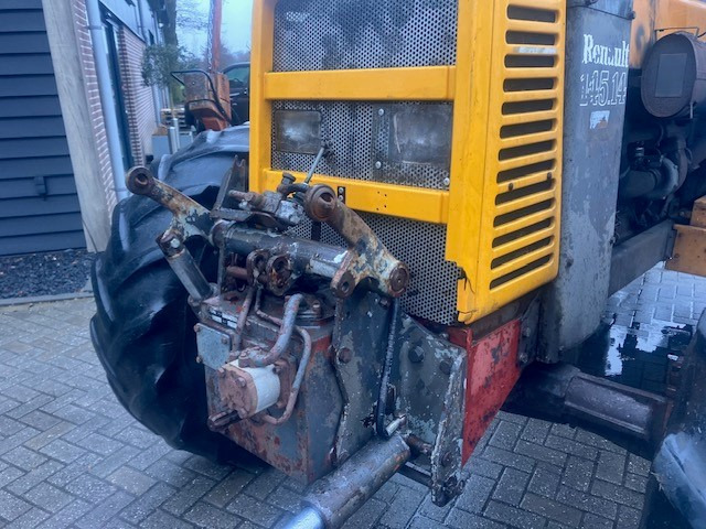 RENAULT 145.14 - Traktor: 4 kép. RENAULT 145.14 - Traktor: 4 kép.