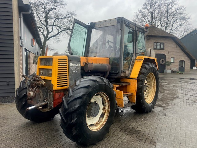 RENAULT 145.14 - Traktor: 3 kép. RENAULT 145.14 - Traktor: 3 kép.