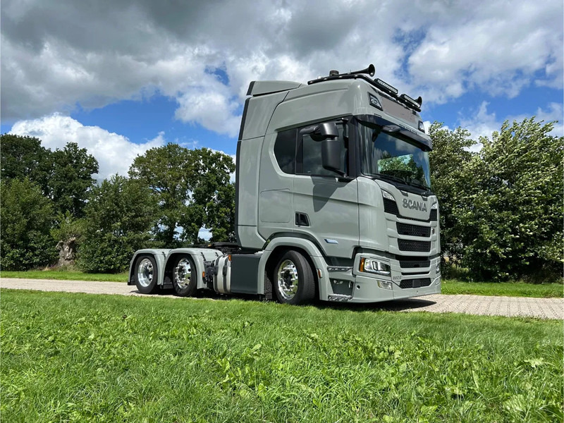 Scania R560 6x2/4 LB | 2023 | FULL AIR | RETARDER | PARK COOLER - Nyergesvontató: 4 kép. Scania R560 6x2/4 LB | 2023 | FULL AIR | RETARDER | PARK COOLER - Nyergesvontató: 4 kép.