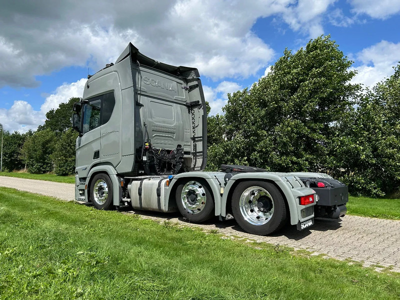 Scania R560 6x2/4 LB | 2023 | FULL AIR | RETARDER | PARK COOLER - Nyergesvontató: 3 kép. Scania R560 6x2/4 LB | 2023 | FULL AIR | RETARDER | PARK COOLER - Nyergesvontató: 3 kép.