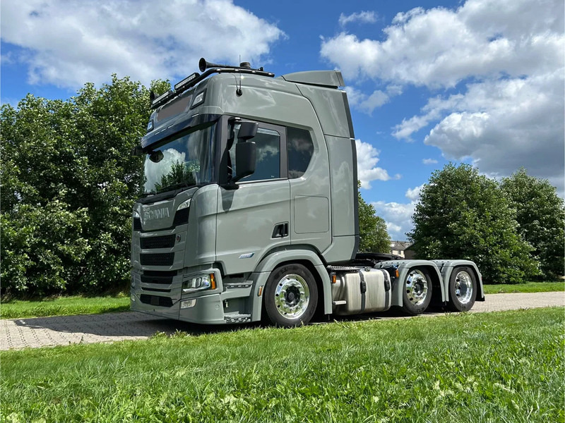 Scania R560 6x2/4 LB | 2023 | FULL AIR | RETARDER | PARK COOLER - Nyergesvontató: 1 kép. Scania R560 6x2/4 LB | 2023 | FULL AIR | RETARDER | PARK COOLER - Nyergesvontató: 1 kép.