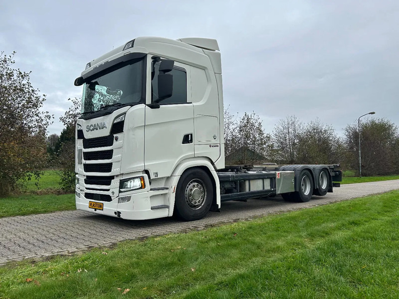 Scania 590S V8 NGS | 6x2 NB | FULL AIR | 10 WHEEL BOUGY - Cserefelépítményes teherautó: 1 kép. Scania 590S V8 NGS | 6x2 NB | FULL AIR | 10 WHEEL BOUGY - Cserefelépítményes teherautó: 1 kép.