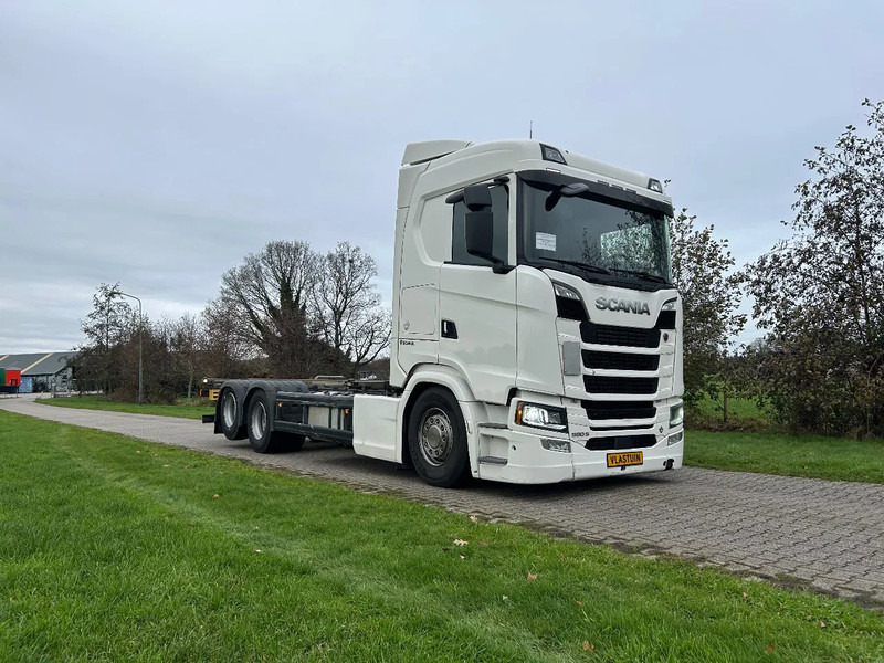 Scania 590S V8 NGS | 6x2 NB | FULL AIR | 10 WHEEL BOUGY - Cserefelépítményes teherautó: 4 kép. Scania 590S V8 NGS | 6x2 NB | FULL AIR | 10 WHEEL BOUGY - Cserefelépítményes teherautó: 4 kép.