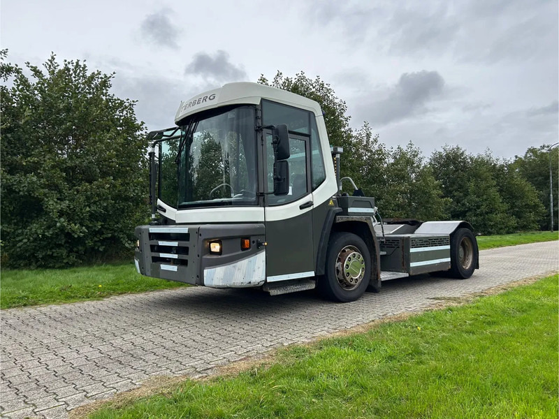 Terberg DT 183 | DISTRIBUTION TERMINAL | 8949 HOURS !!!! | LOW STEPS - Terminál targoncá: 1 kép. Terberg DT 183 | DISTRIBUTION TERMINAL | 8949 HOURS !!!! | LOW STEPS - Terminál targoncá: 1 kép.