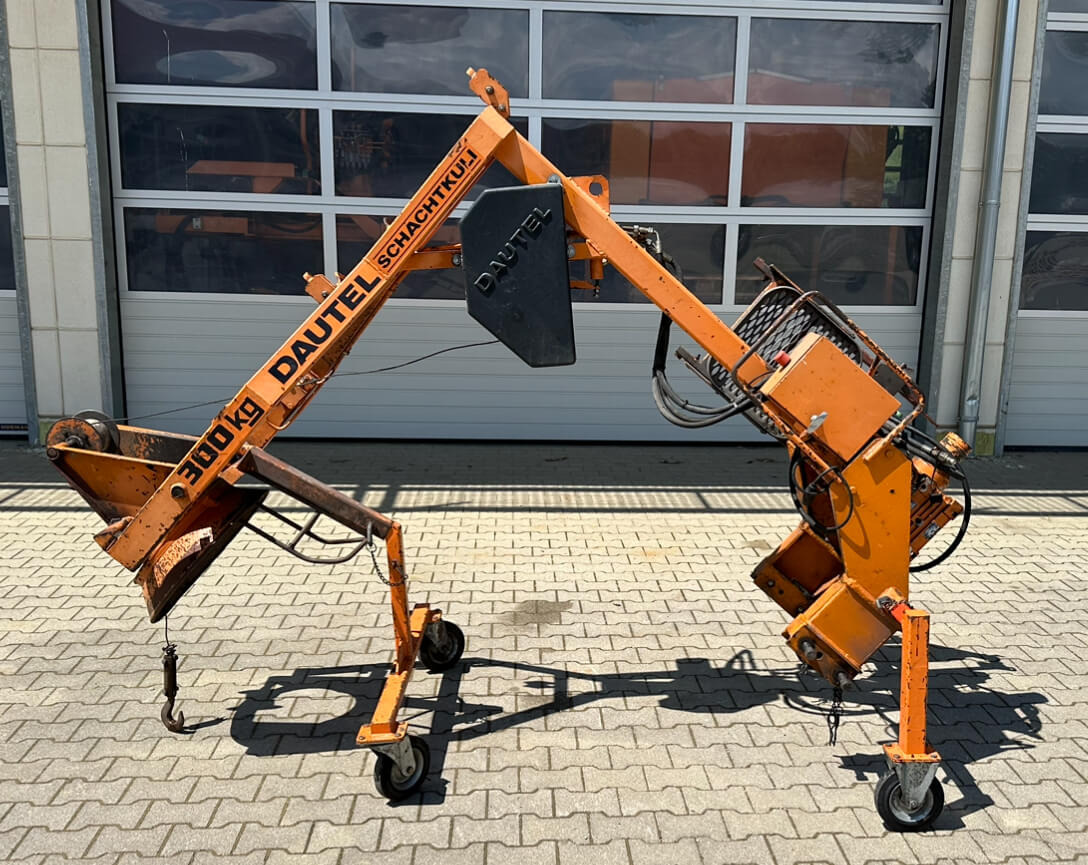 Unimog Schachtgulliheber DAUTEL H2700N - Adapterek: 1 kép. Unimog Schachtgulliheber DAUTEL H2700N - Adapterek: 1 kép.