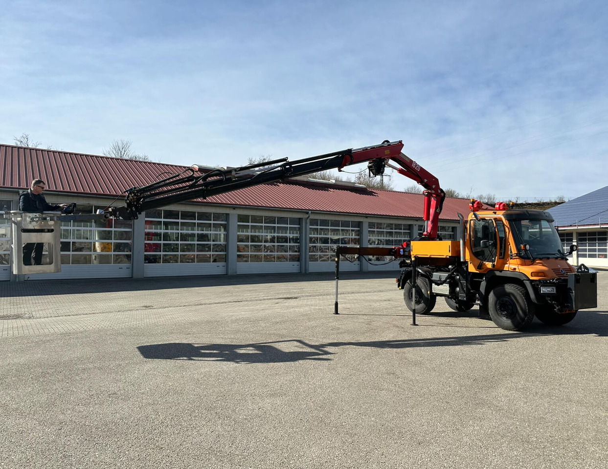 Unimog 400 - U400 405 25177 mit Wechselkran Merced - Többcélú/ Speciális jármű: 2 kép. Unimog 400 - U400 405 25177 mit Wechselkran Merced - Többcélú/ Speciális jármű: 2 kép.