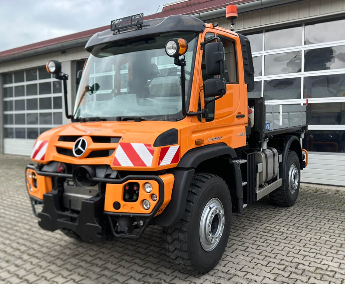 Unimog 530 - U530 405 44301 Mercedes Benz 405 - Többcélú/ Speciális jármű: 1 kép. Unimog 530 - U530 405 44301 Mercedes Benz 405 - Többcélú/ Speciális jármű: 1 kép.