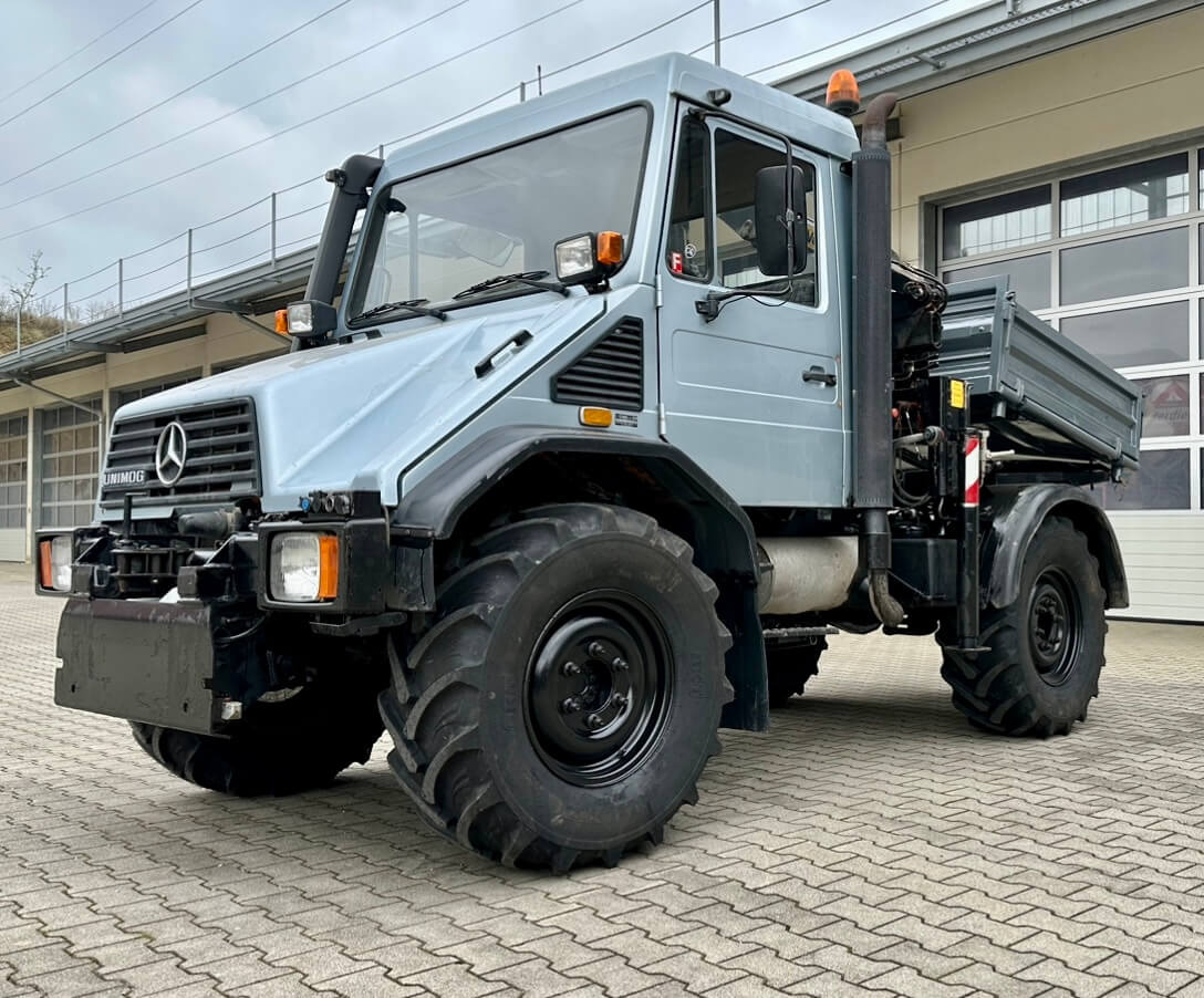 Unimog 130 - U130 418 74426 mit Kran und Winde Mer - Billenőplatós teherautó: 3 kép. Unimog 130 - U130 418 74426 mit Kran und Winde Mer - Billenőplatós teherautó: 3 kép.