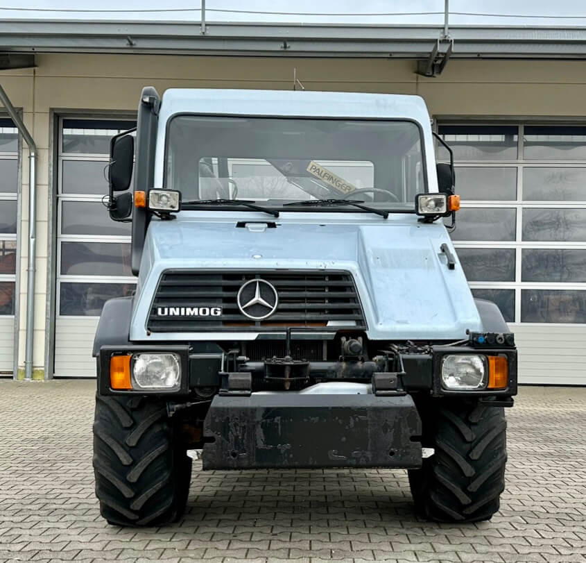 Unimog 130 - U130 418 74426 mit Kran und Winde Mer - Billenőplatós teherautó: 2 kép. Unimog 130 - U130 418 74426 mit Kran und Winde Mer - Billenőplatós teherautó: 2 kép.